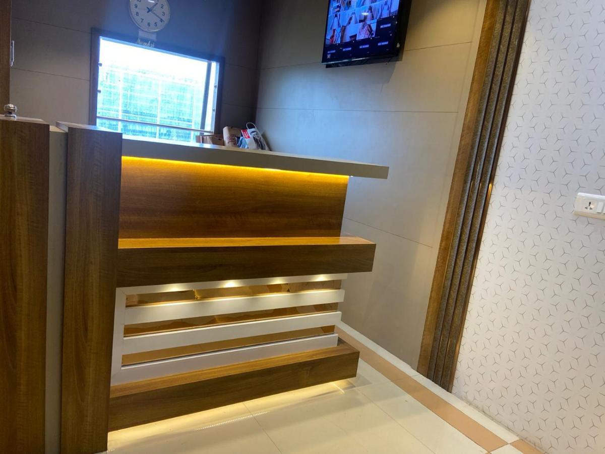 Hotel Bkc Crown - Near Trade Centre, Visa Consulate Mumbai Bagian luar foto