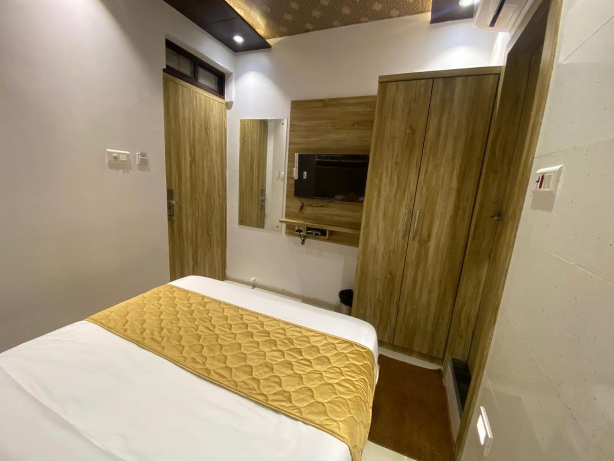 Hotel Bkc Crown - Near Trade Centre, Visa Consulate Mumbai Bagian luar foto